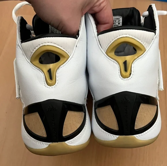 Vintage '05 Adidas T-Mac 5 White and Gold Sneakers - Picture 4 of 6